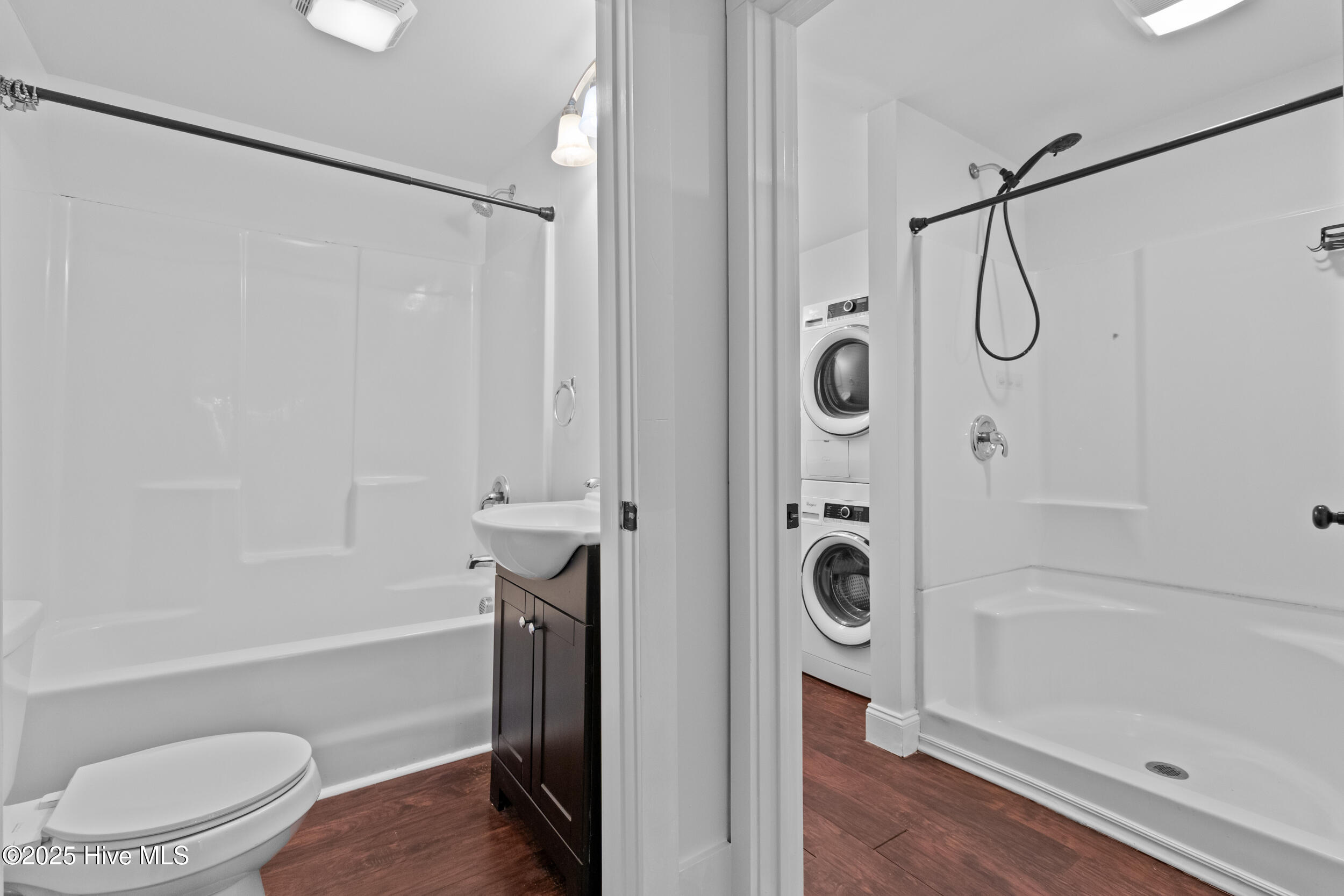 Wilmington, North Carolina 28401, United States, 4 Bedrooms Bedrooms, ,2 BathroomsBathrooms,Residential,Pending,256100