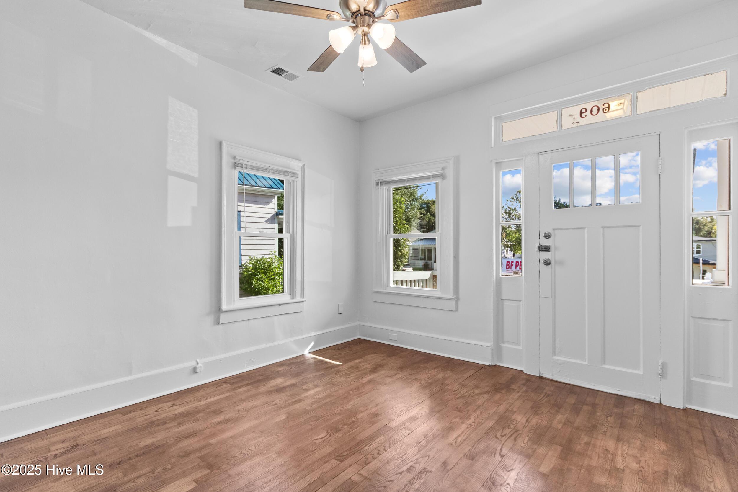 Wilmington, North Carolina 28401, United States, 4 Bedrooms Bedrooms, ,2 BathroomsBathrooms,Residential,Pending,256100