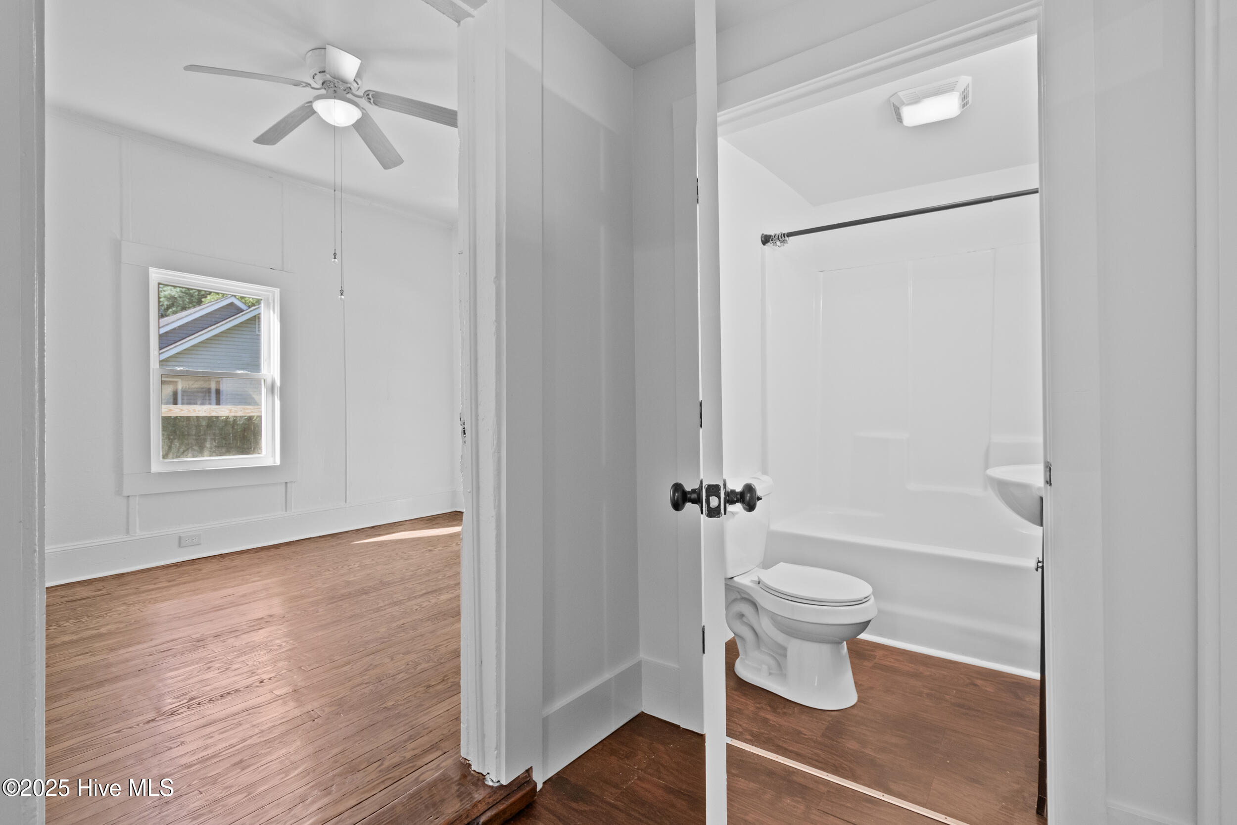 Wilmington, North Carolina 28401, United States, 4 Bedrooms Bedrooms, ,2 BathroomsBathrooms,Residential,Pending,256100