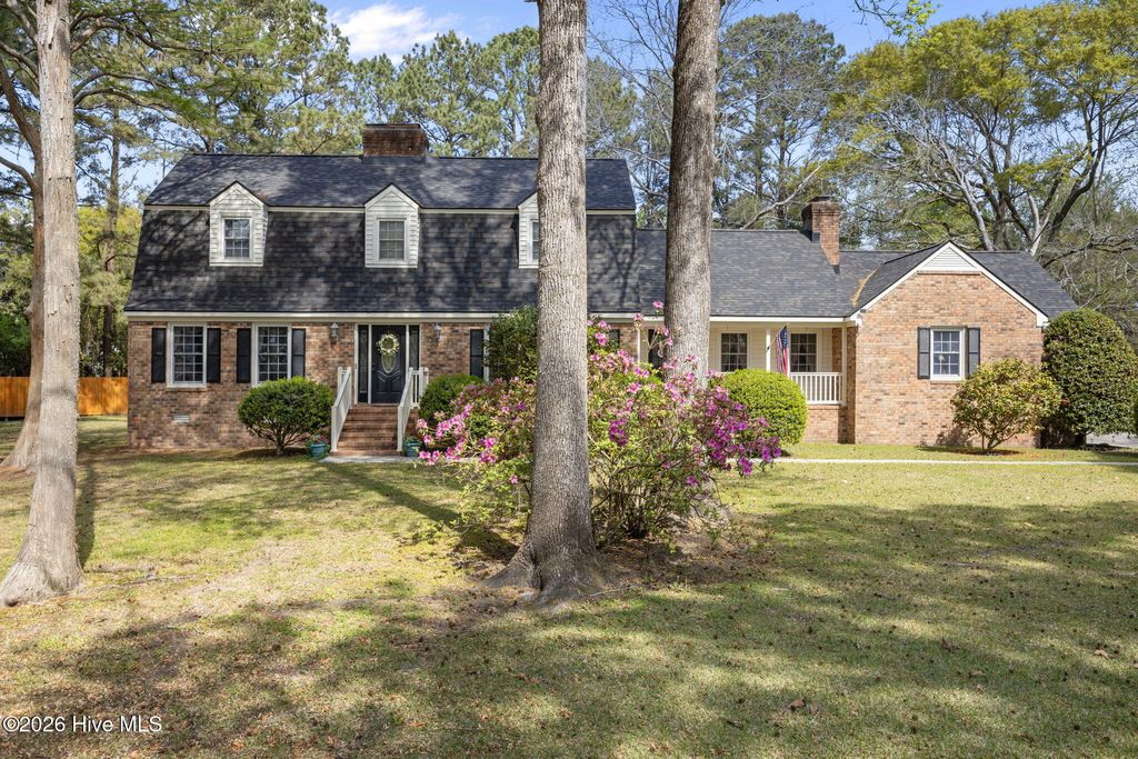 Photo of 904 Hidden Drive, New Bern, NC 28562 (MLS # 100565057)