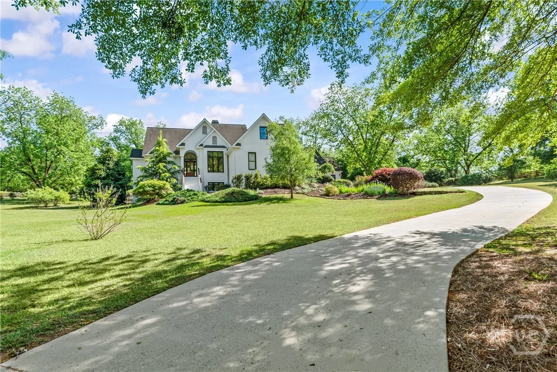 1110 Summit Circle