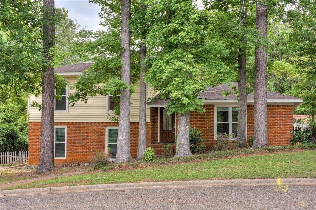 Photo of 303 Meadowlake Drive, Martinez, GA 30907 (MLS # 552320)