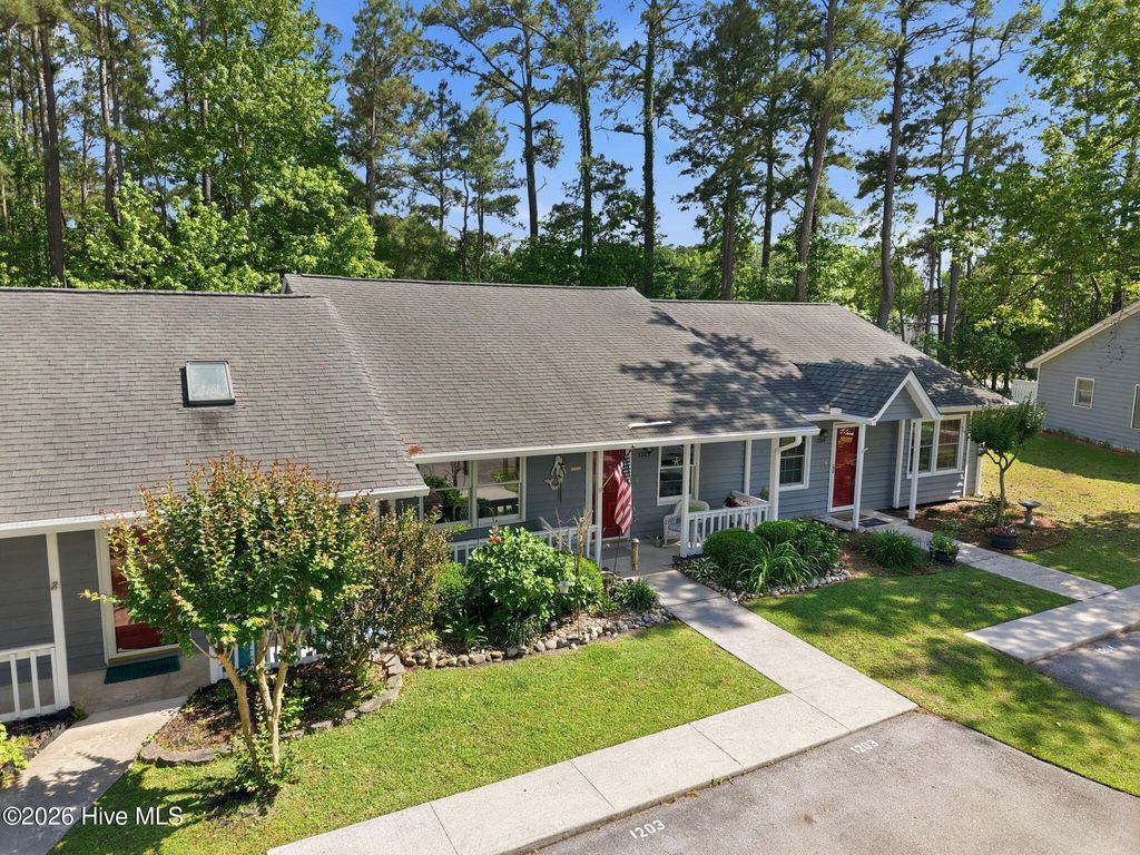 Photo of 600 N 35th Street #1203, Morehead City, NC 28557 (MLS # 100587389)