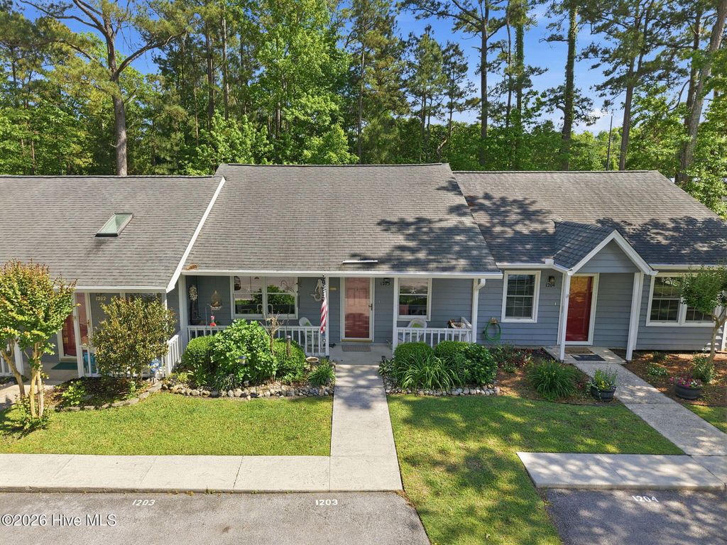Photo of 600 N 35th Street #1203, Morehead City, NC 28557 (MLS # 100587389)