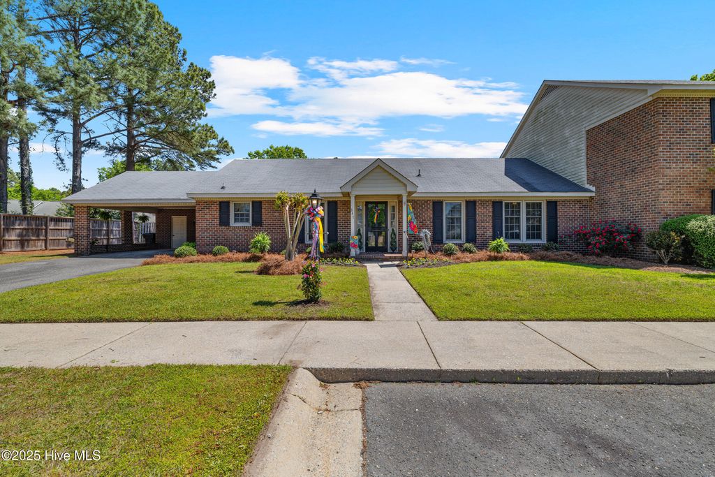 Photo of 847 Westminster Lane, Kinston, NC 28501 (MLS # 100539140)