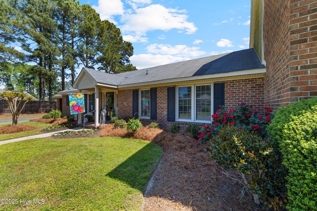 Photo of 847 Westminster Lane, Kinston, NC 28501 (MLS # 100539140)