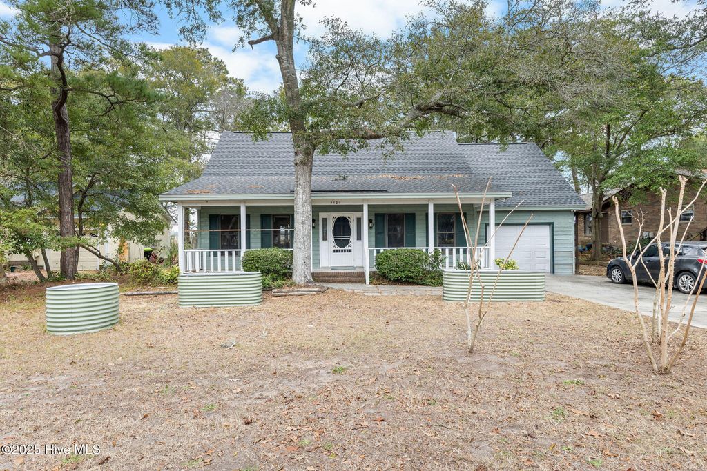 Photo of 1104 Elizabeth Drive, Oak Island, NC 28465 (MLS # 100546976)