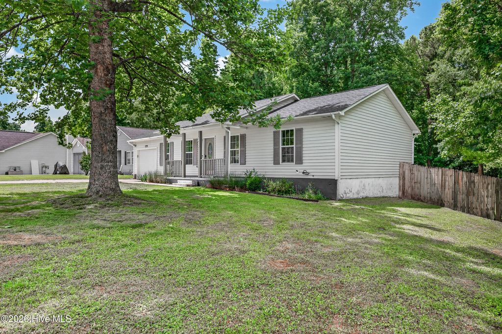 Photo of 125 Sweetwater Drive, Jacksonville, NC 28540 (MLS # 100576154)