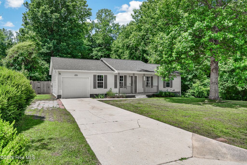 Photo of 125 Sweetwater Drive, Jacksonville, NC 28540 (MLS # 100576154)