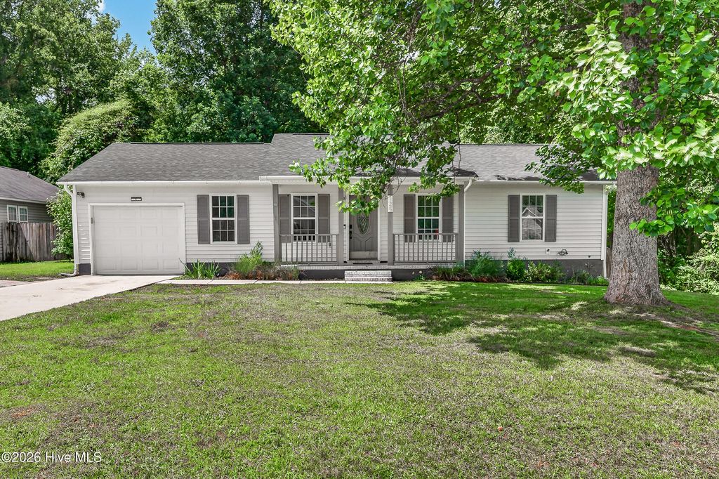 Photo of 125 Sweetwater Drive, Jacksonville, NC 28540 (MLS # 100576154)