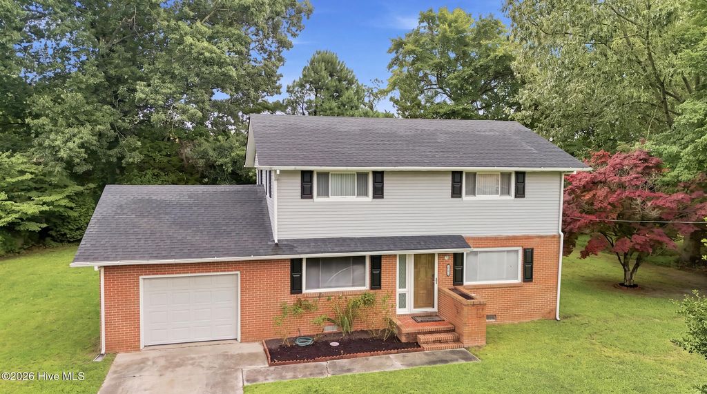 Photo of 1700 Crescent Drive, Elizabeth City, NC 27909 (MLS # 100590920)
