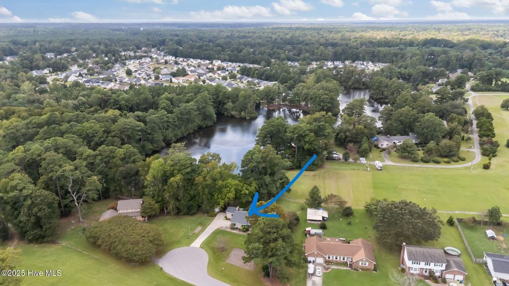 Photo of 102 Trevino Lane, New Bern, NC 28560 (MLS # 100558519)