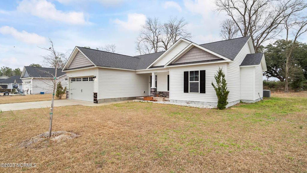 Photo of 412 Duster Lane, Richlands, NC 28574 (MLS # 100551451)