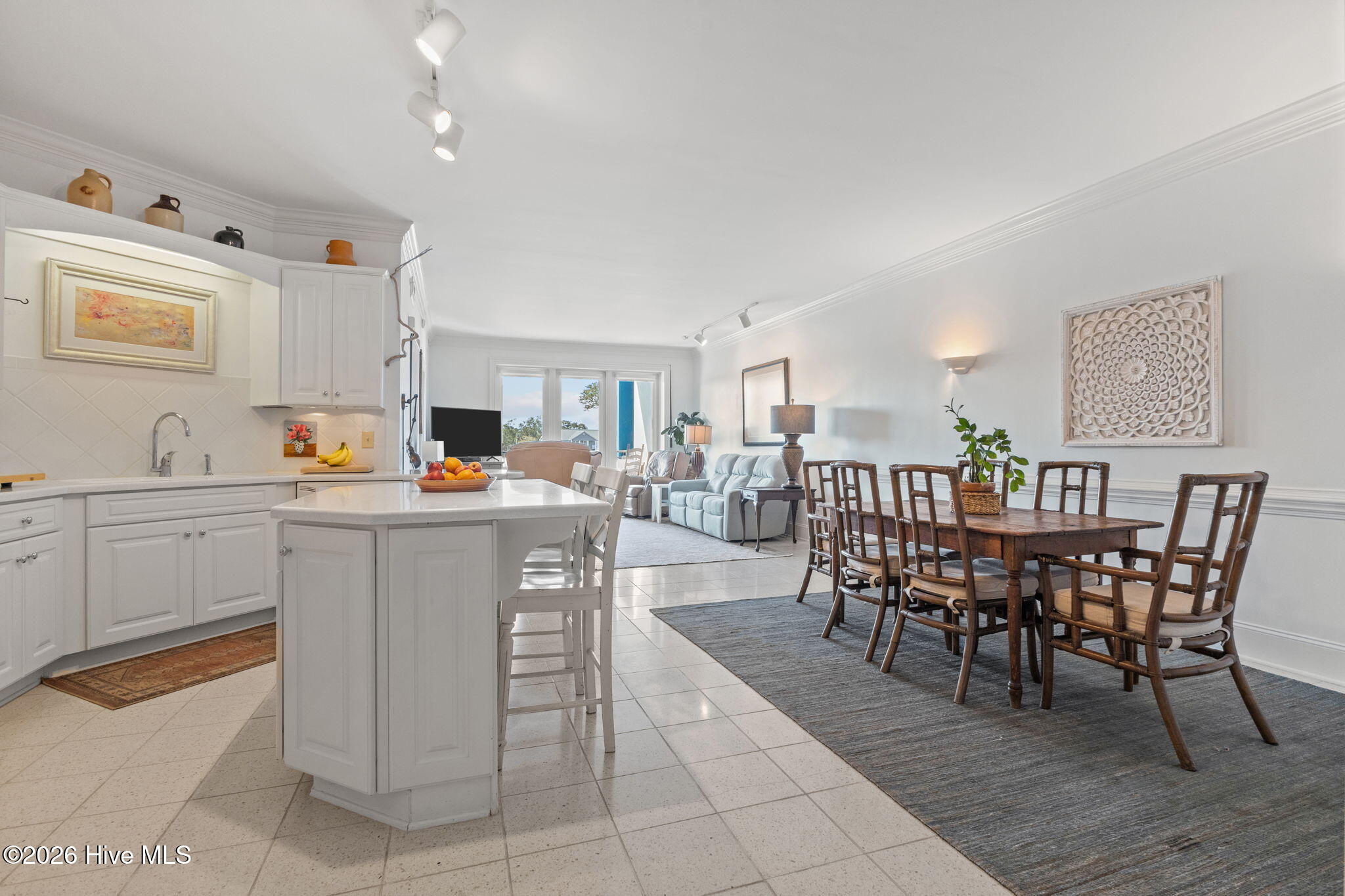 4425 Arendell Street 106