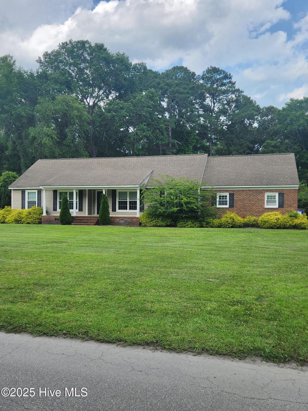 Photo of 102 Pine Street, Washington, NC 27889 (MLS # 100544660)