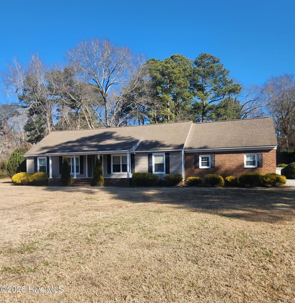 Photo of 102 Pine Street, Washington, NC 27889 (MLS # 100544660)