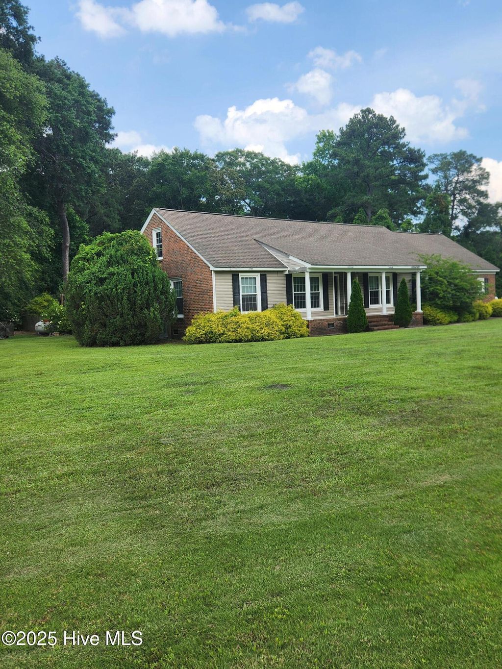 Photo of 102 Pine Street, Washington, NC 27889 (MLS # 100544660)