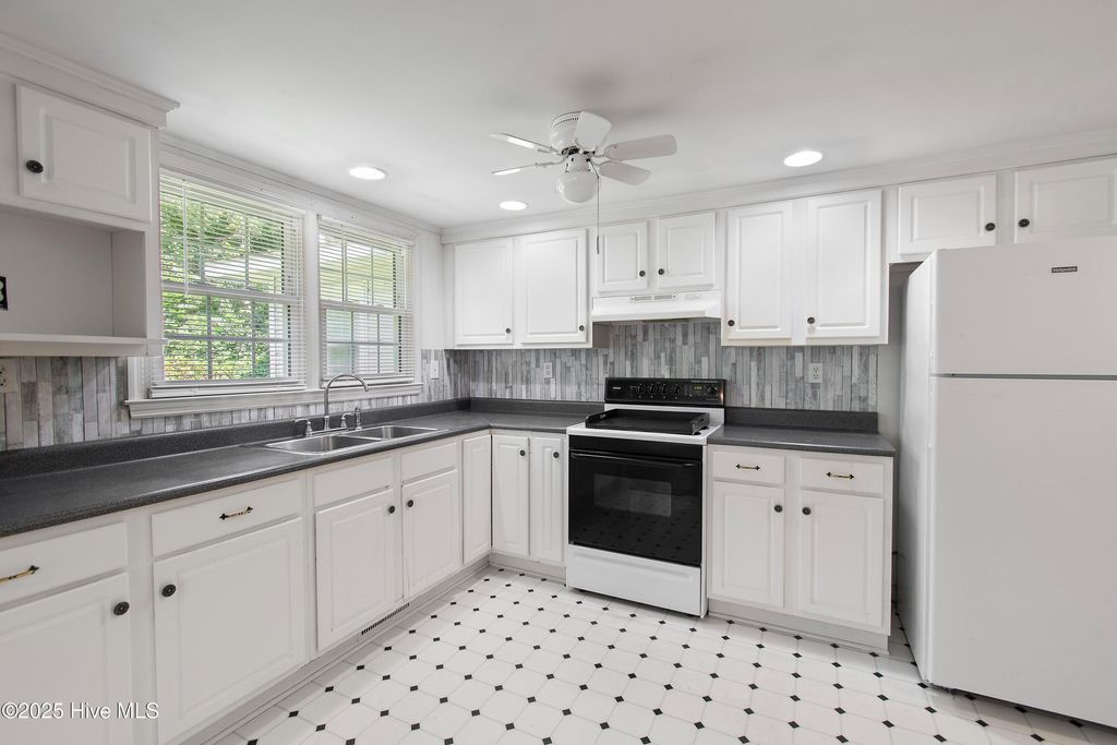 Photo of 40 Knox Street, Bolivia, NC 28422 (MLS # 100525762)