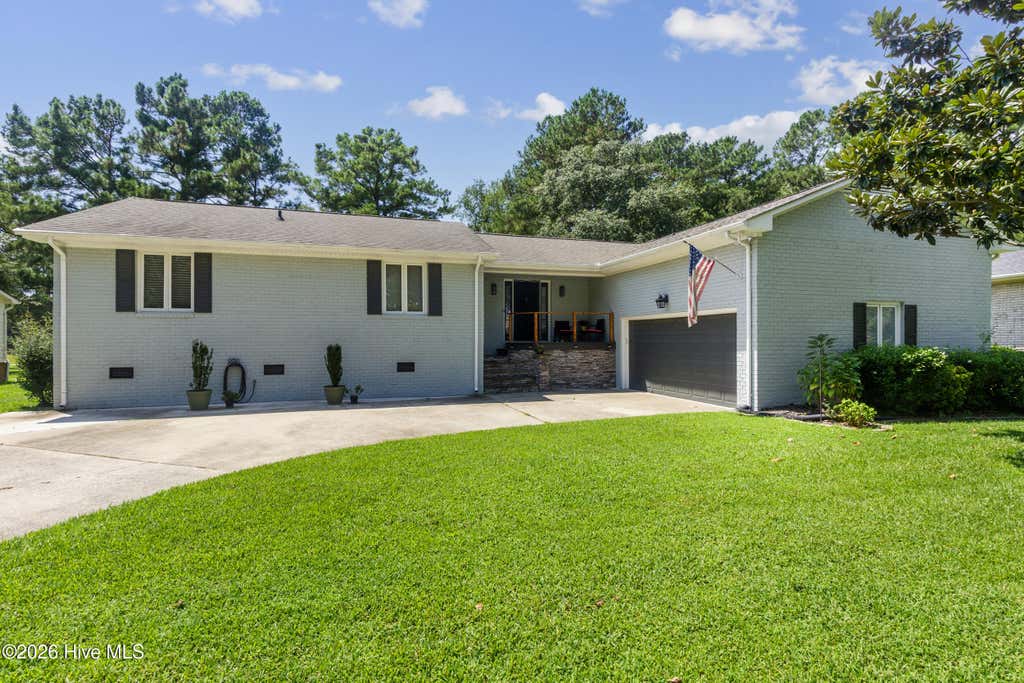 Photo of 701 Plantation Drive, New Bern, NC 28562 (MLS # 100597326)