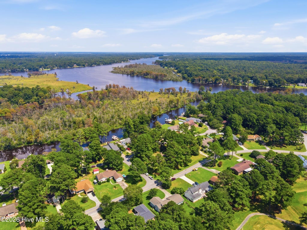 Photo of 701 Plantation Drive, New Bern, NC 28562 (MLS # 100597326)