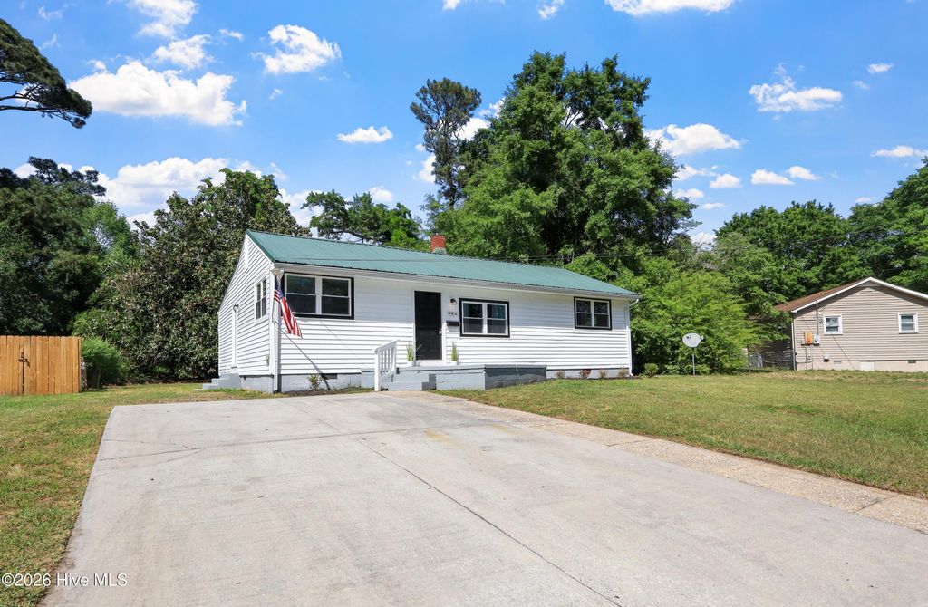 Photo of 100 Banks Street, Jacksonville, NC 28540 (MLS # 100569517)