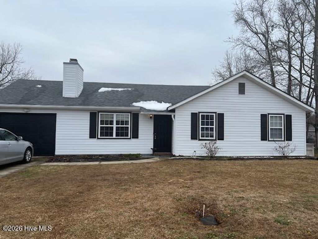 Photo of 452 Hunting Green Drive, Jacksonville, NC 28546 (MLS # 100553539)