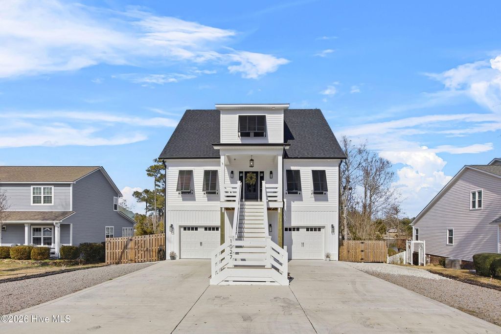 Photo of 1027 Meridian Drive, Sneads Ferry, NC 28460 (MLS # 100558595)