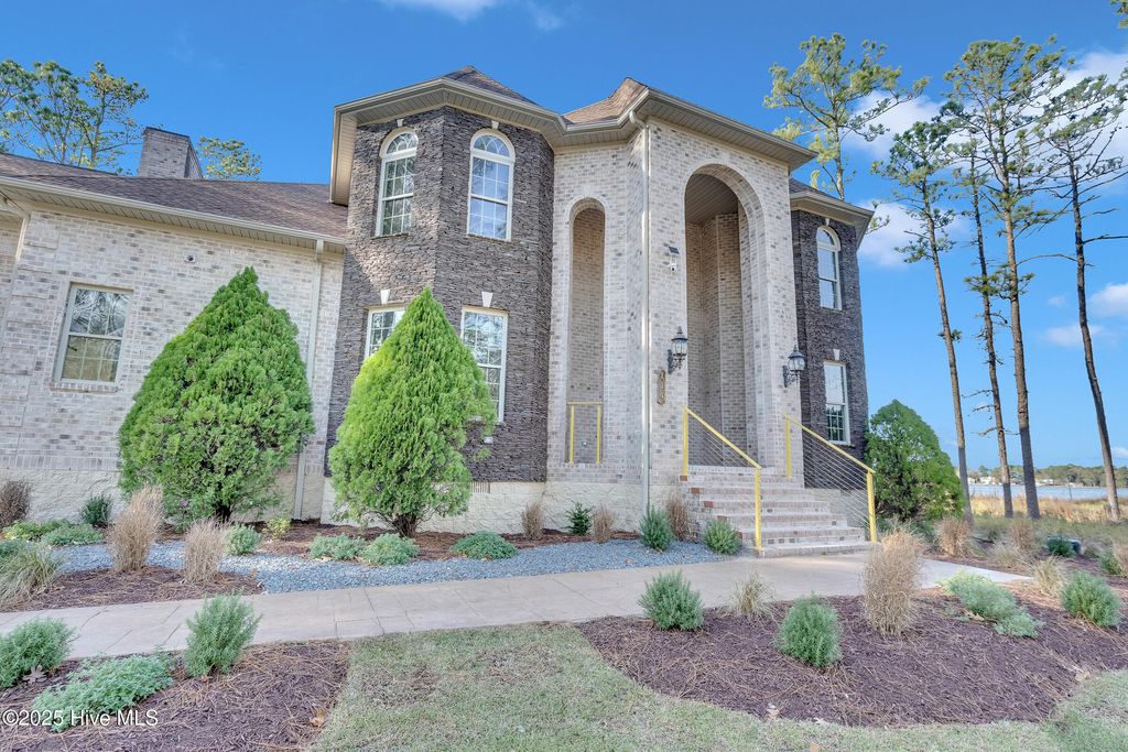 Photo of 114 Jacks Creek Drive, Belhaven, NC 27810 (MLS # 100544388)