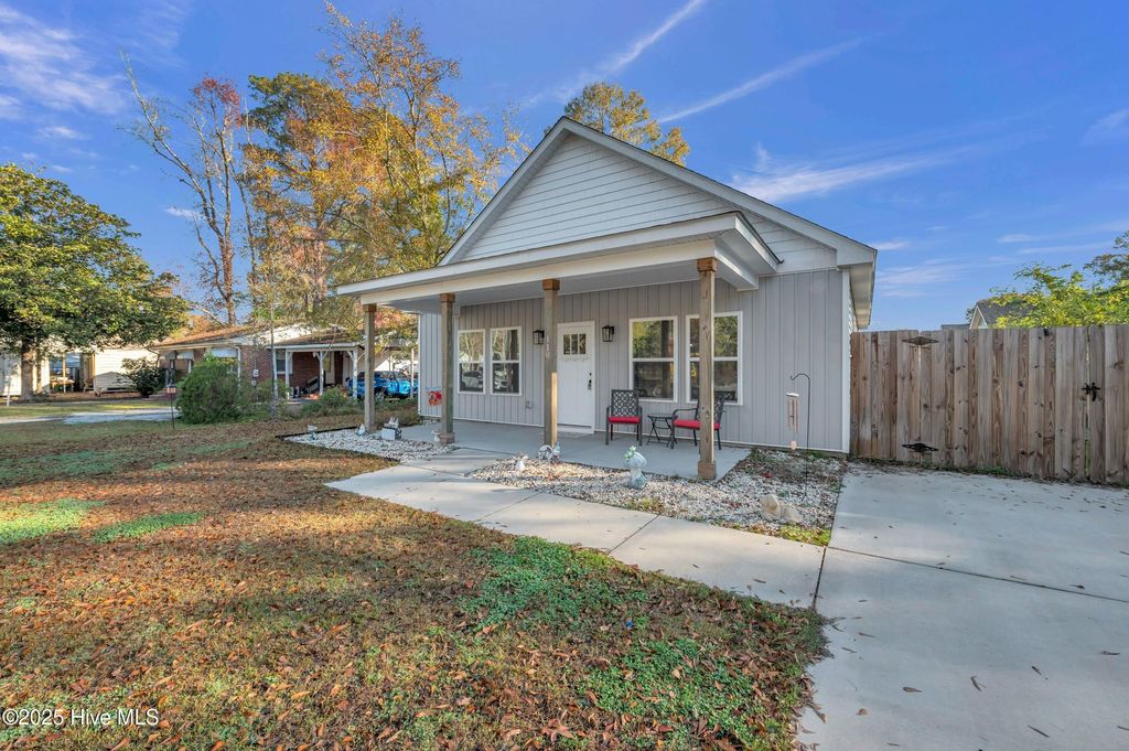 Photo of 110 S McCullen Street, Burgaw, NC 28425 (MLS # 100543290)