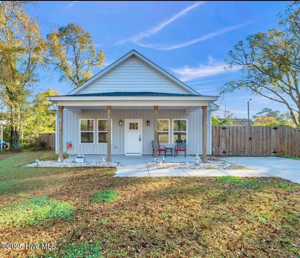 Photo of 110 S McCullen Street, Burgaw, NC 28425 (MLS # 100543290)