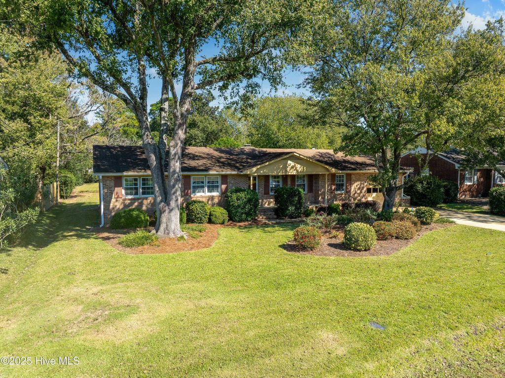 Photo of 3933 Sweetbriar Road, Wilmington, NC 28403 (MLS # 100536869)