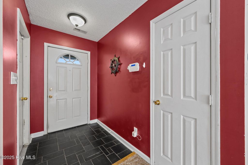 Photo of 164 Parnell Road, Hubert, NC 28539 (MLS # 100544578)