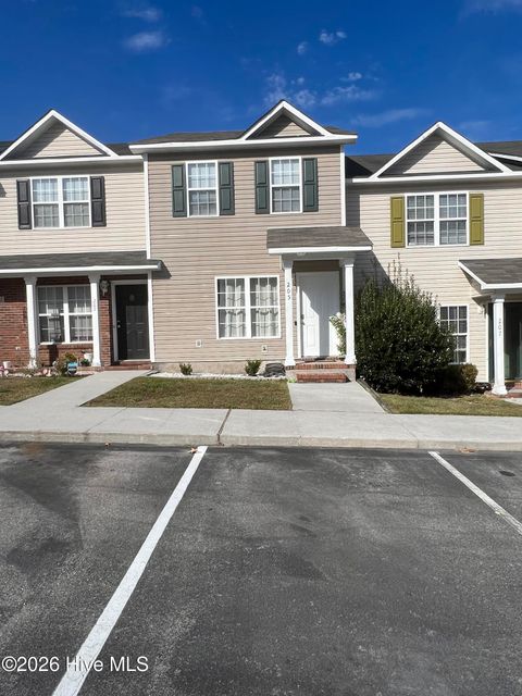 Townhouse For Sale - 205 Meadowbrook Lane<br/> Jacksonville, NC 28546