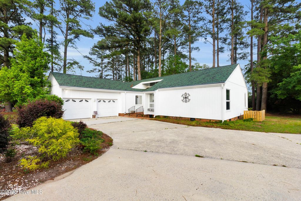 Photo of 1106 Caracara Drive, New Bern, NC (MLS # 100572955)