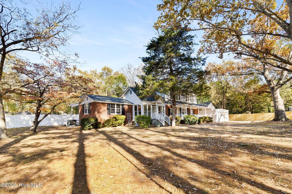 Photo of 2313 Applebury Lane, Fayetteville, NC 28306 (MLS # 100541073)