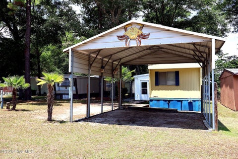 Mobile Home For Sale - 9136 E Calabash Drive<br/> Brunswick County, Calabash, NC 28467
