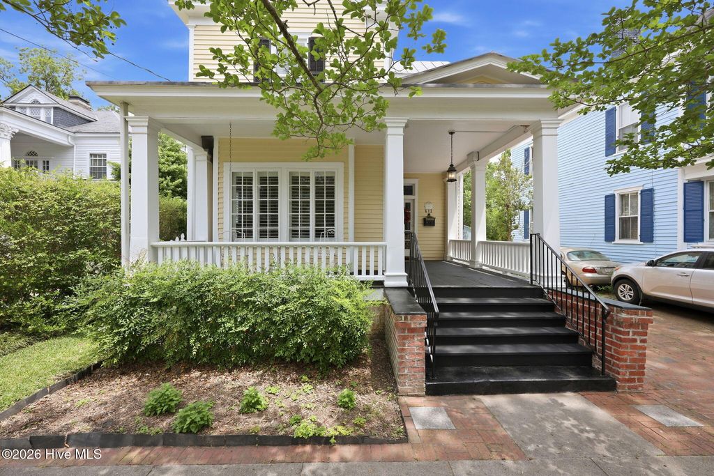 Photo of 612 Craven Street, New Bern, NC 28560 (MLS # 100573901)