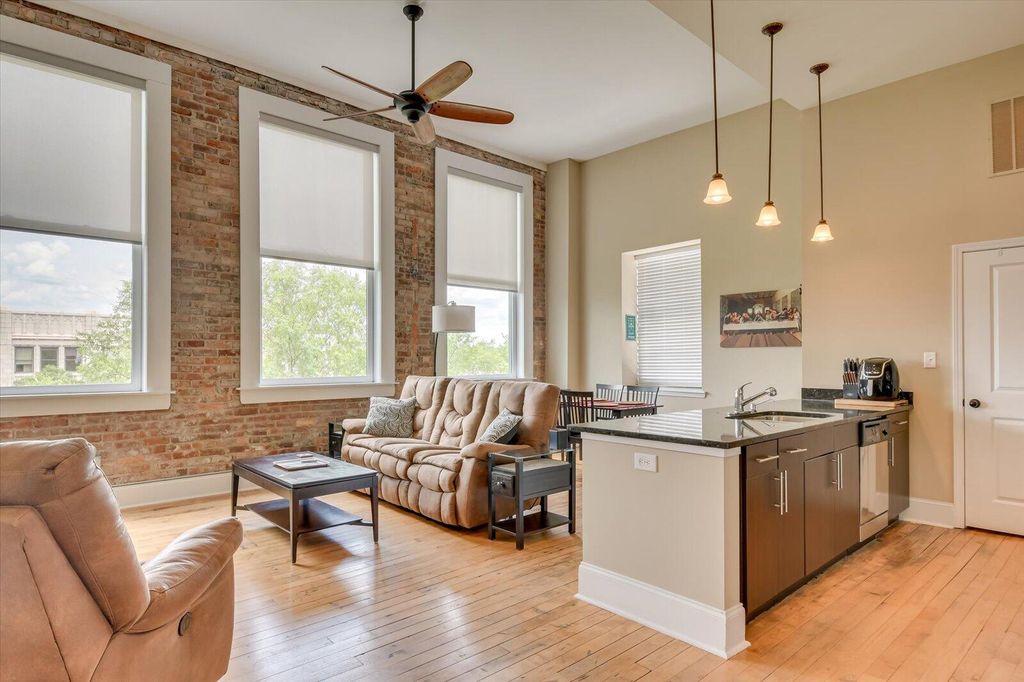 Photo of 936 Broad Street #304, Augusta, GA 30901 (MLS # 552829)