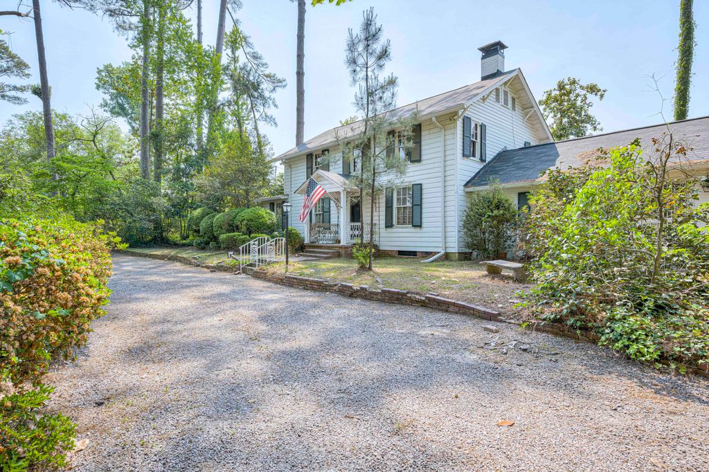 Photo of 3012 Walton Way, Augusta, GA 30909 (MLS # 555184)