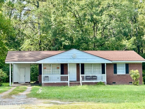 Homes For Sale - 18040 Wagram Road<br/> Laurinburg, NC 28352