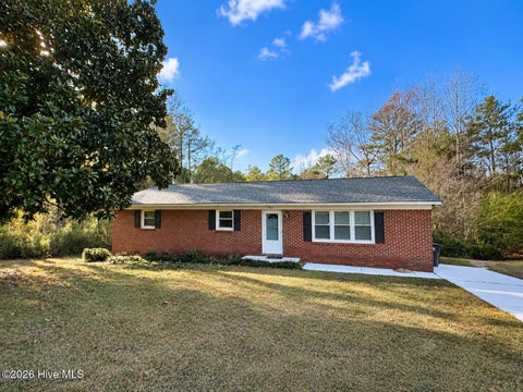 Homes For Sale - 201 Shaw Road<br/> Richmond County, Hamlet, NC 28345