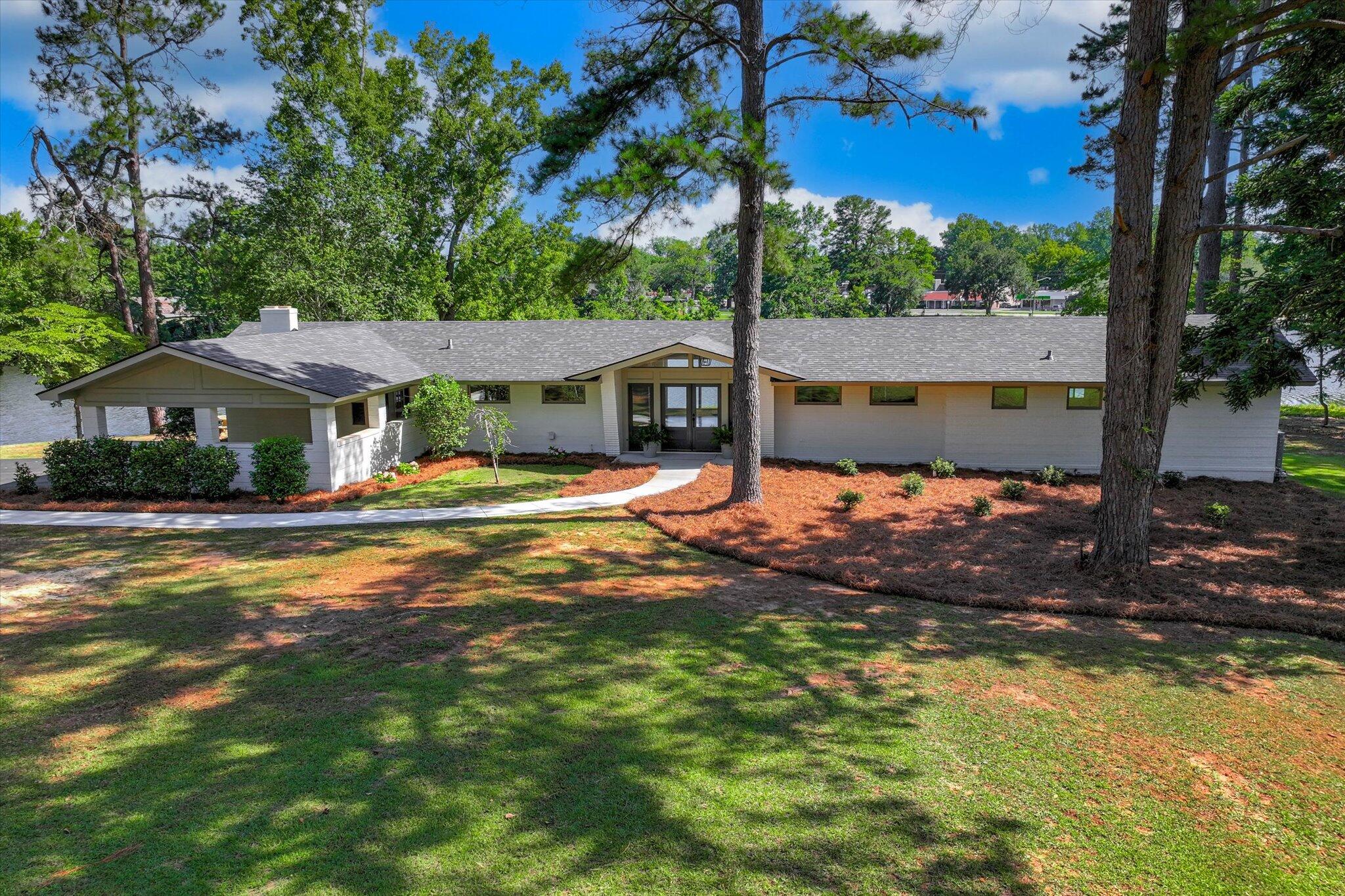 118 Lake Bluff Drive