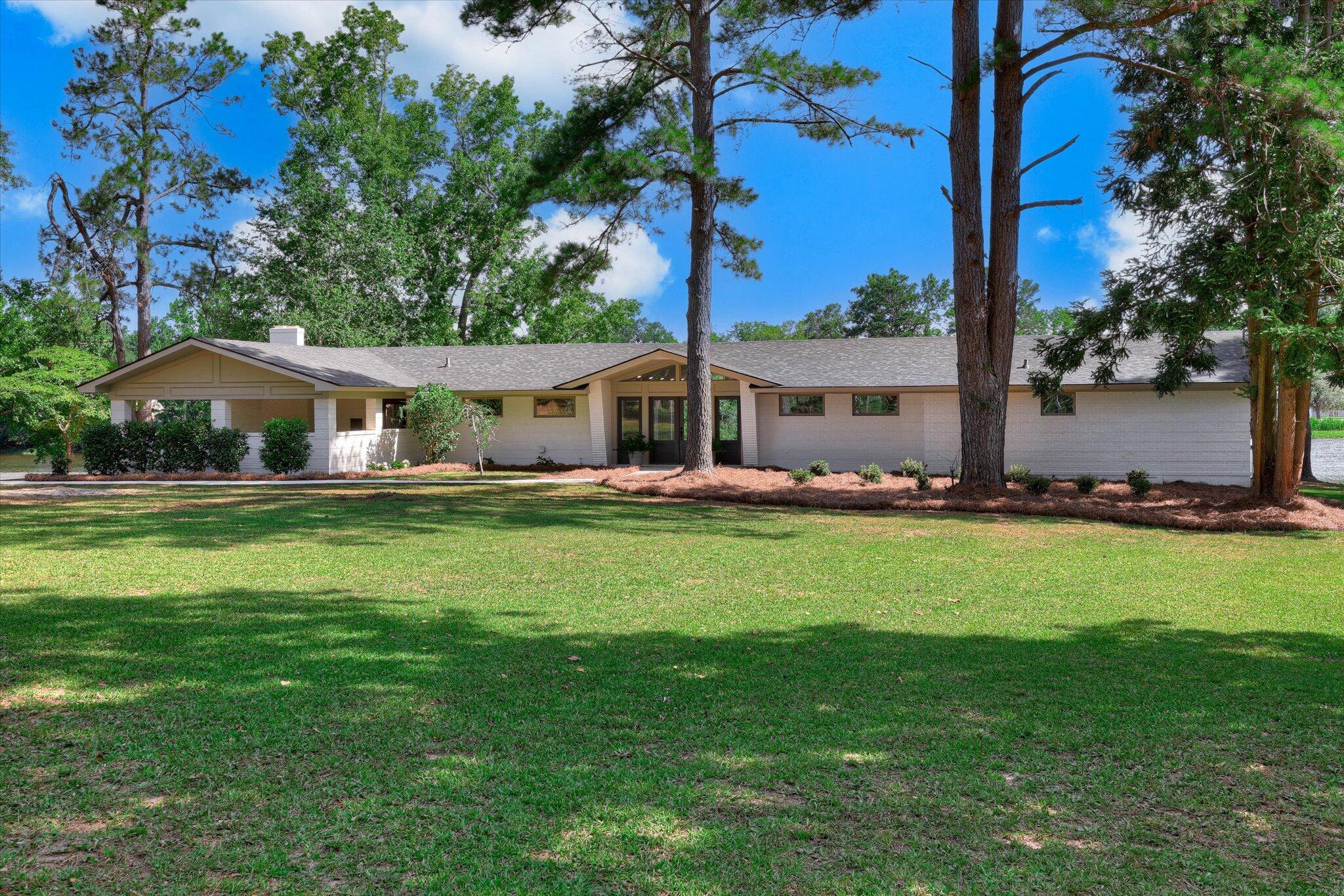 118 Lake Bluff Drive