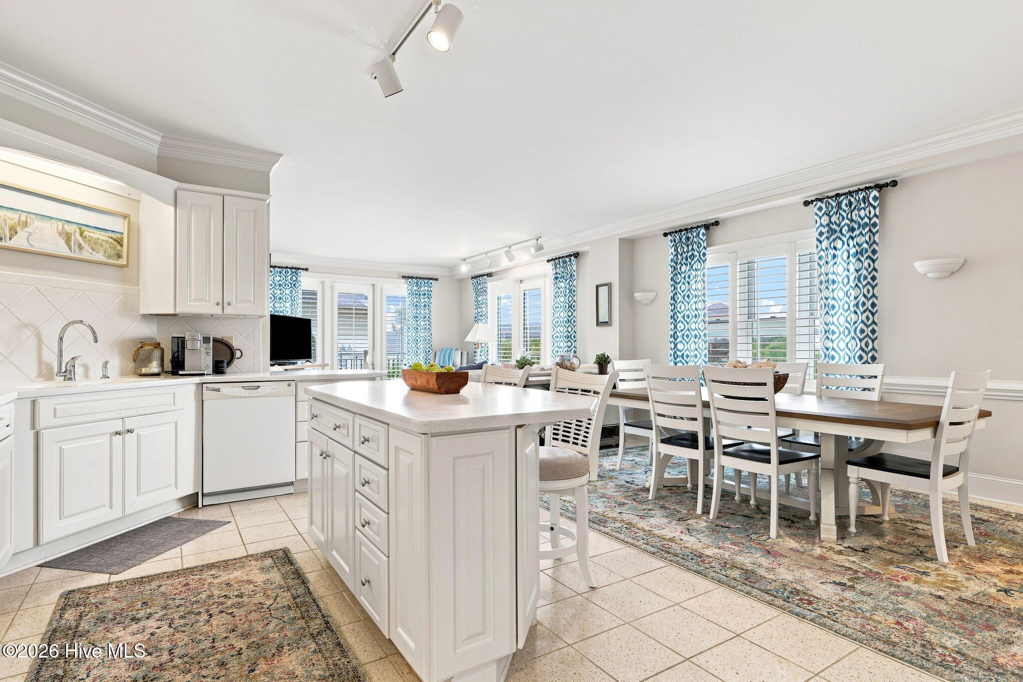 4425 Arendell Street 101 & Bs 40
