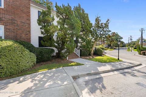 Tiny photo for 4 Saint Marys Place, Wilmington, NC 28403 (MLS # 100605752)