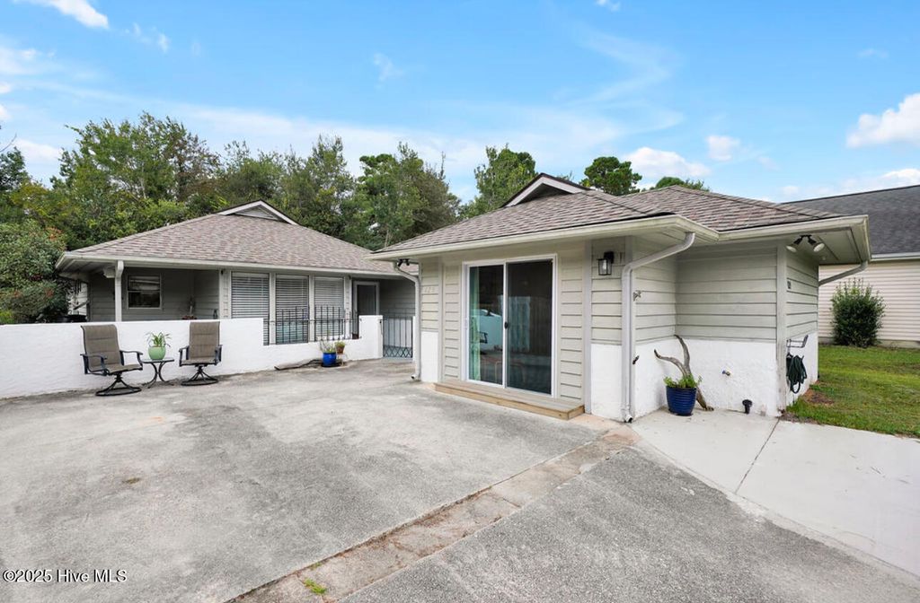 Photo of 129 Red Bird Lane, Hampstead, NC 28443 (MLS # 100530098)