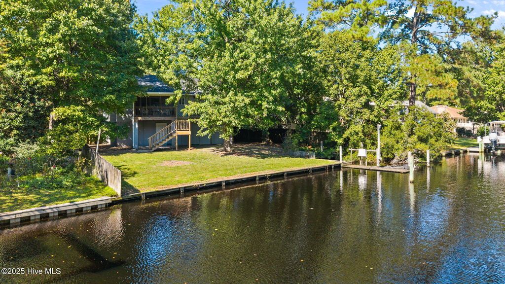 Photo of 106 Pilot Place, New Bern, NC 28562 (MLS # 100530850)