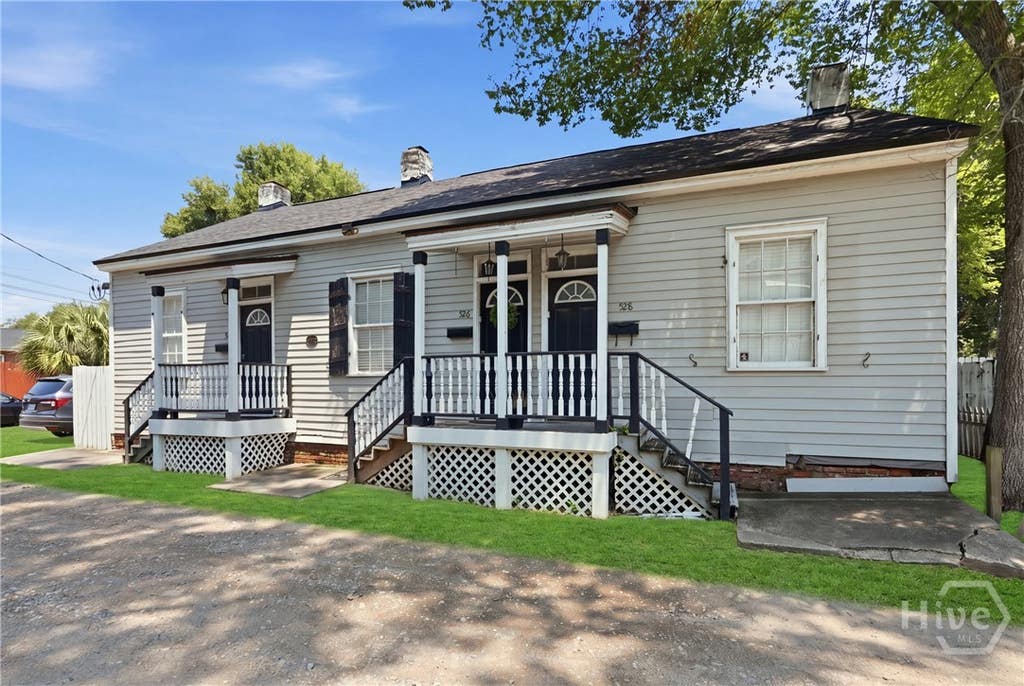 Photo of 526 E Gwinnett Lane, Savannah, GA 31401 (MLS # SA361693)