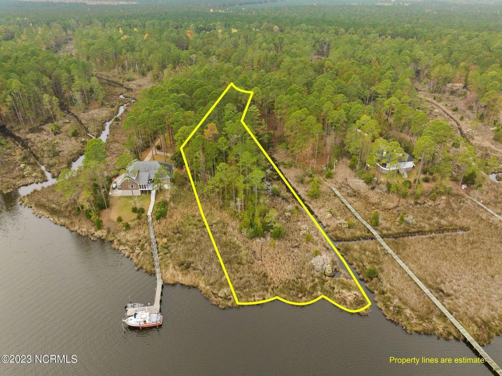 Photo of 11 Starboard Court, Aurora, NC 27806 (MLS # 100414372)