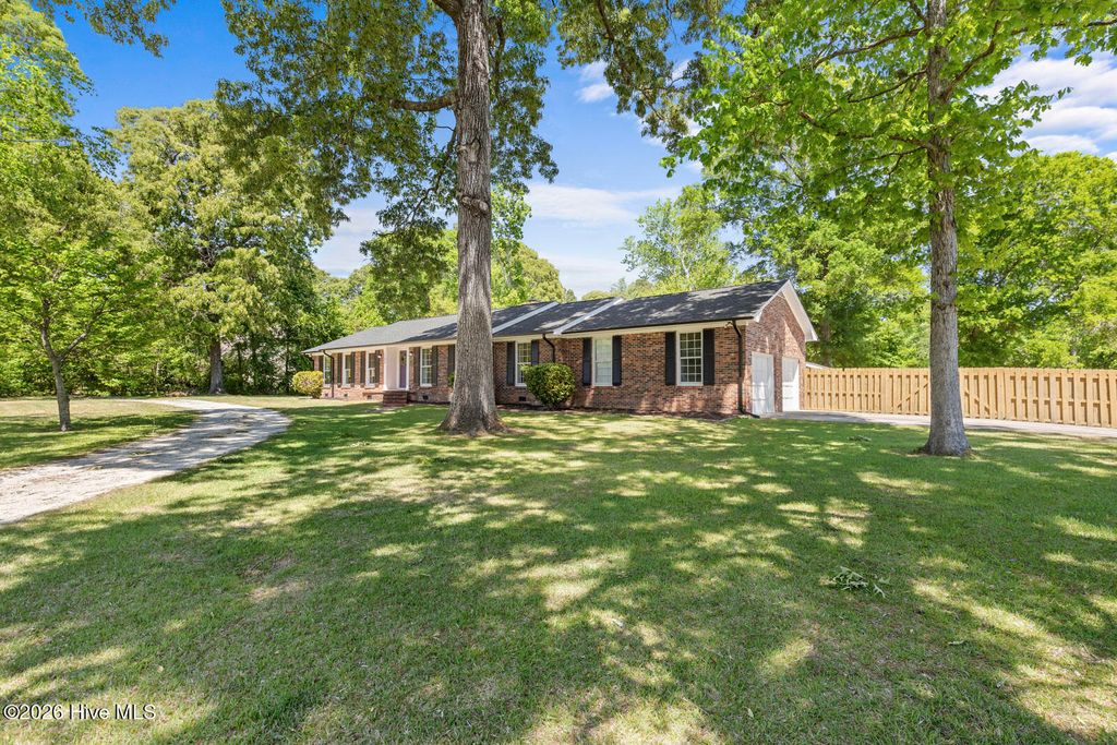 Photo of 100 Deerfield Road, Jacksonville, NC 28540 (MLS # 100569871)
